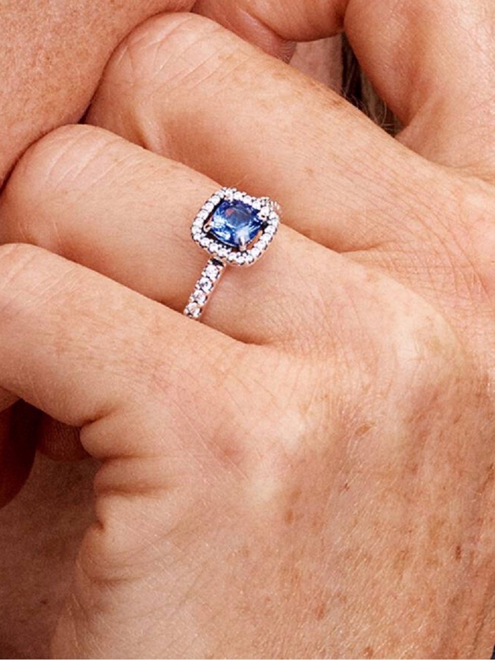 Sparkling Square Blue Halo Ring
Sterling silver